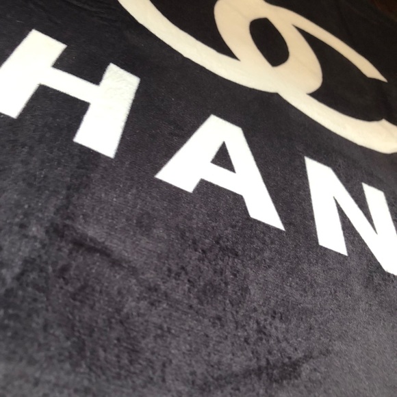 New Black & White Novelty Floor Mats 🤍🖤 - Picture 5 of 14